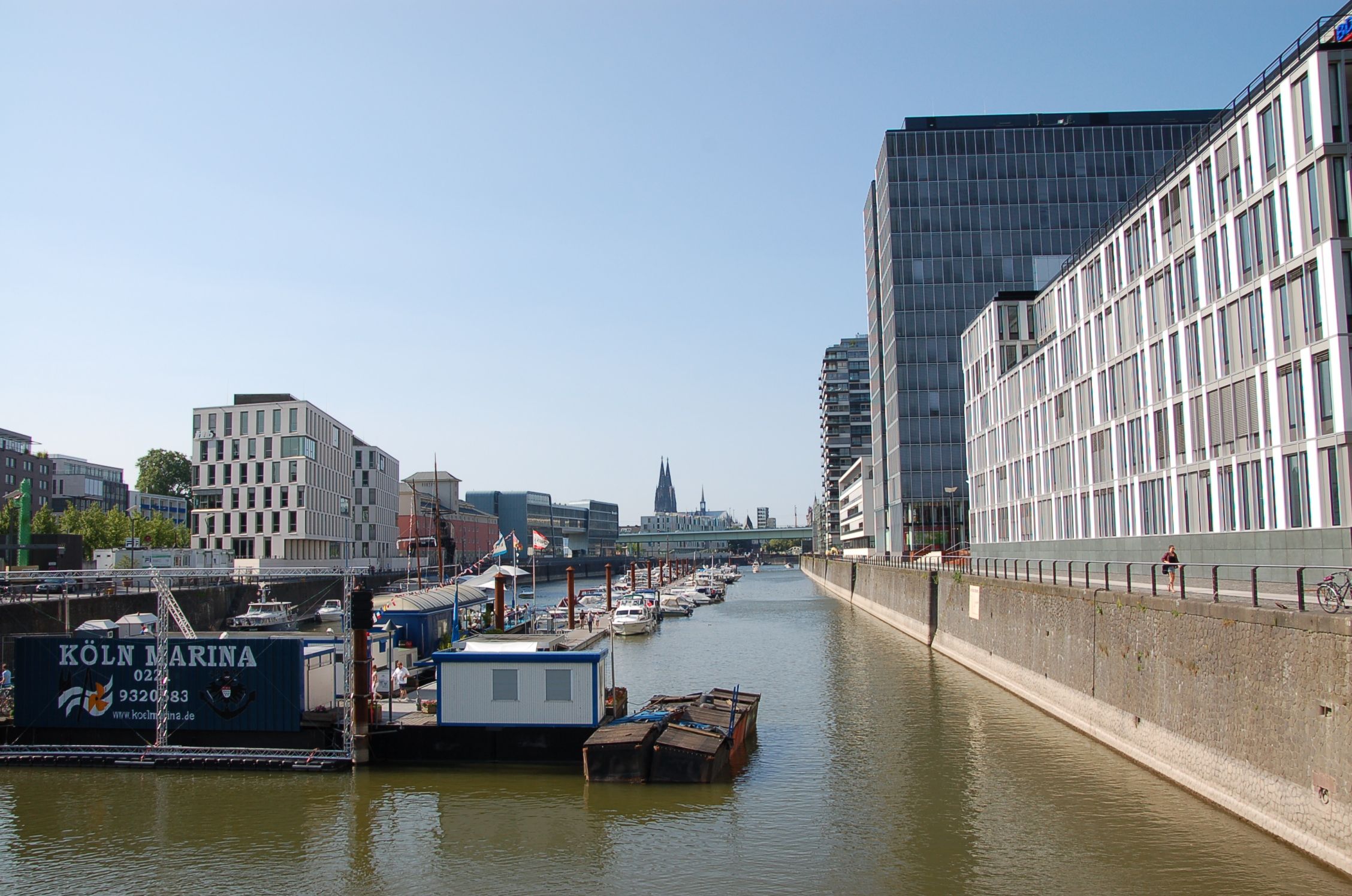 Gelungene Konversion: Die Bebauung im Rheinauhafen ist konsequent unsentimental