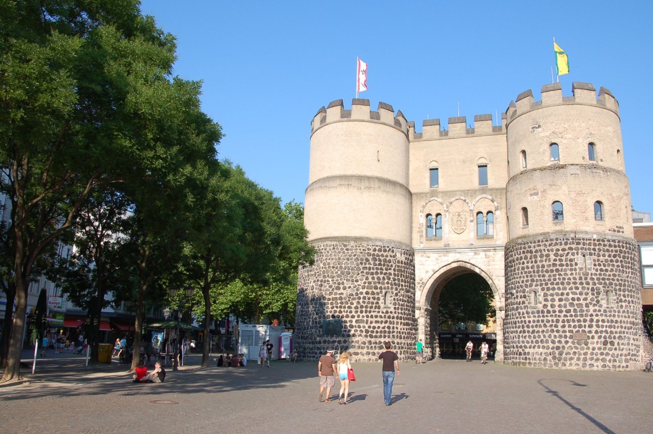 Metropole des Mittelalters: Köln war über Jahrhunderte von Stadtmauern eingeengt. Das Hahnentor ist eines der Überbleibsel