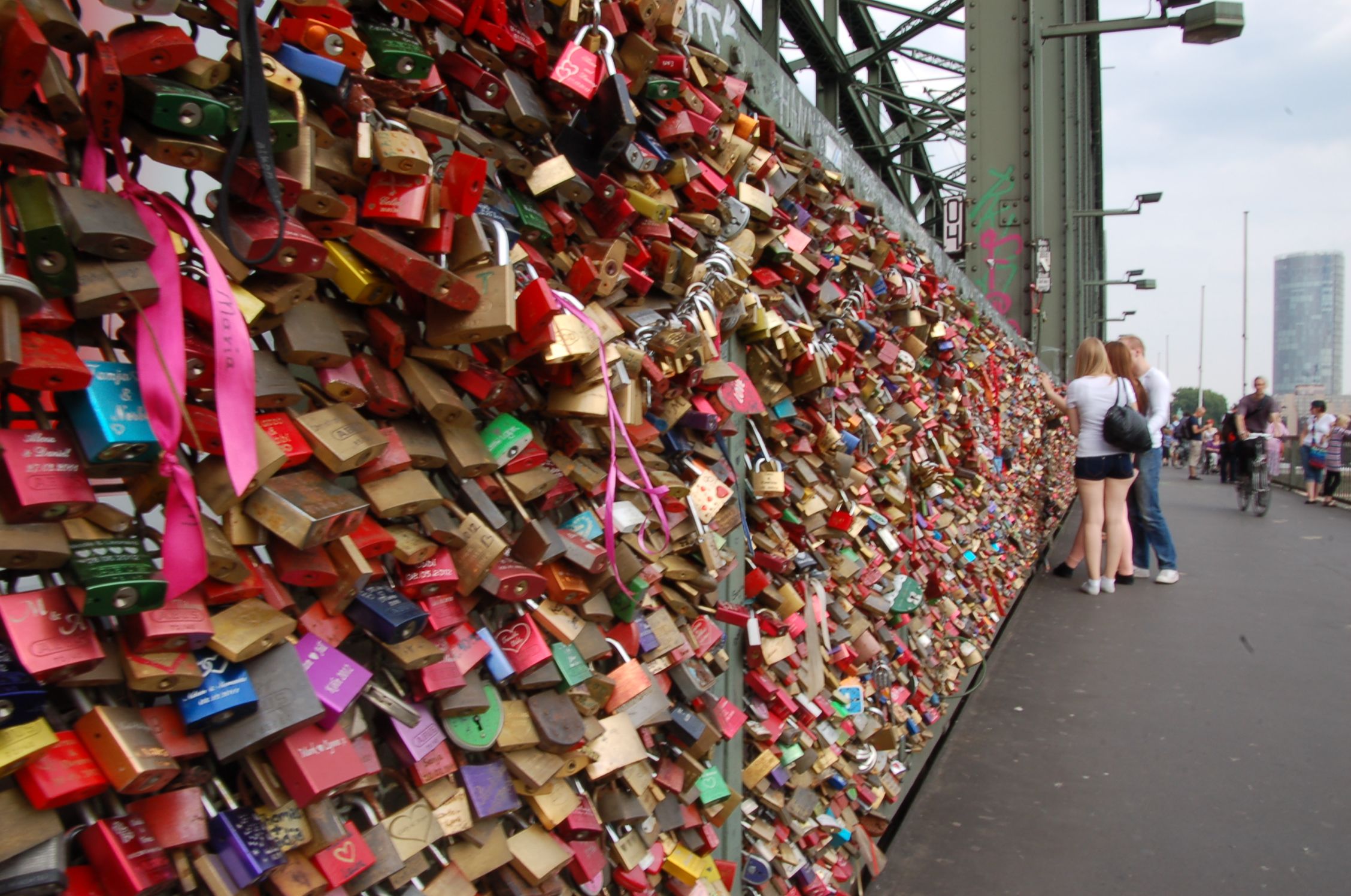 So viel Liebe: Die Schlösser auf der Hohenzollernbrücke waren der Vorläufer eines weltweiten Hypes