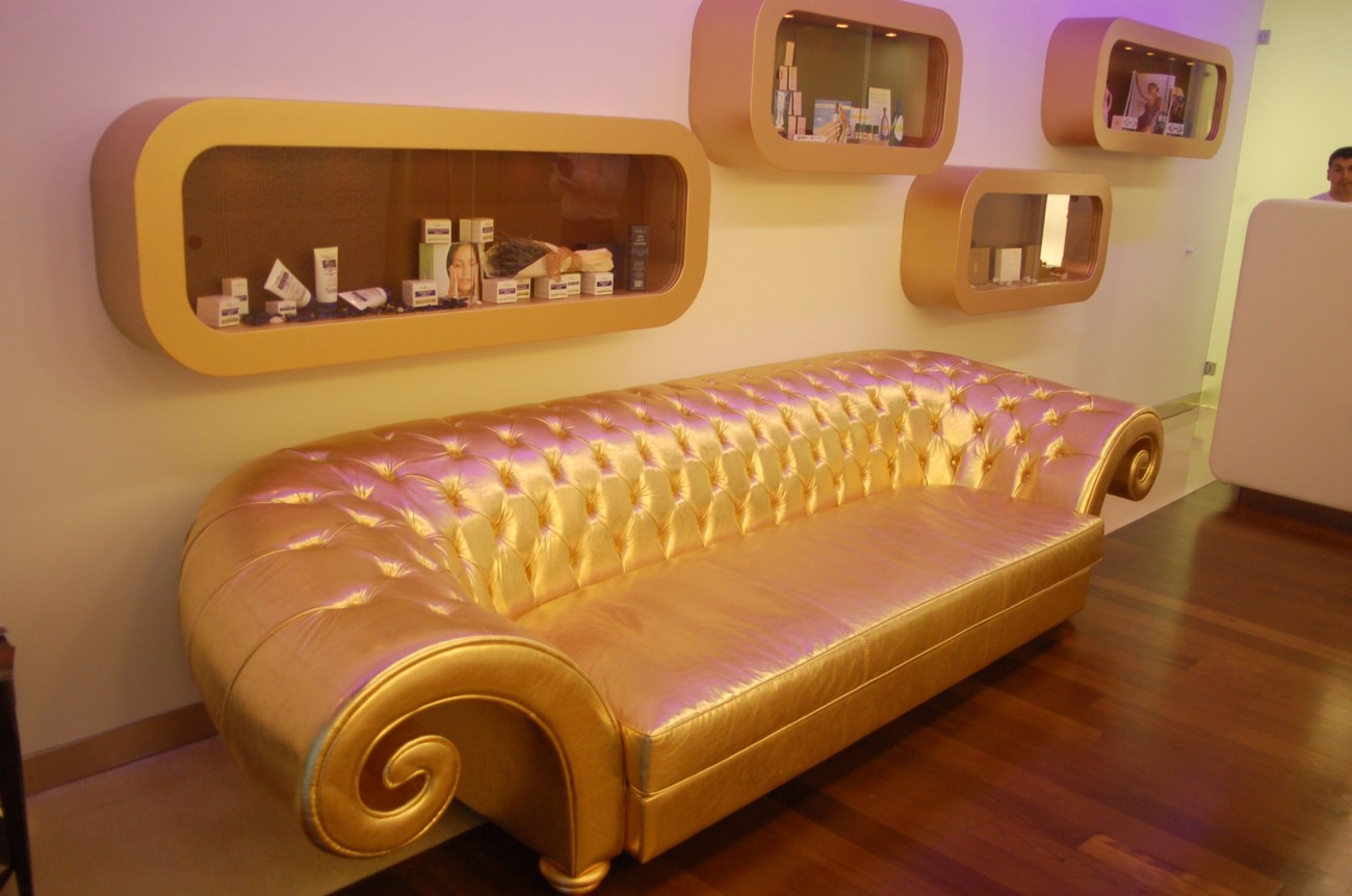 Ein goldenes Sofa? SERIOUSLY?