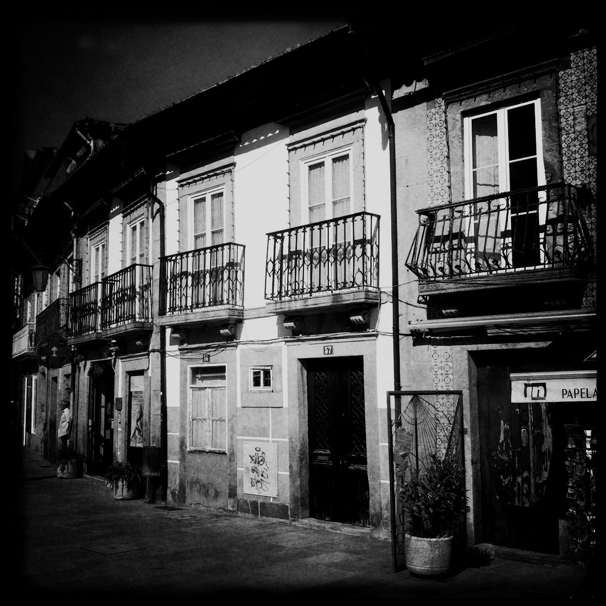 Winzige Häuschen, die mit Azulejos verziert sind: In Viana lebt die Vergangenheit