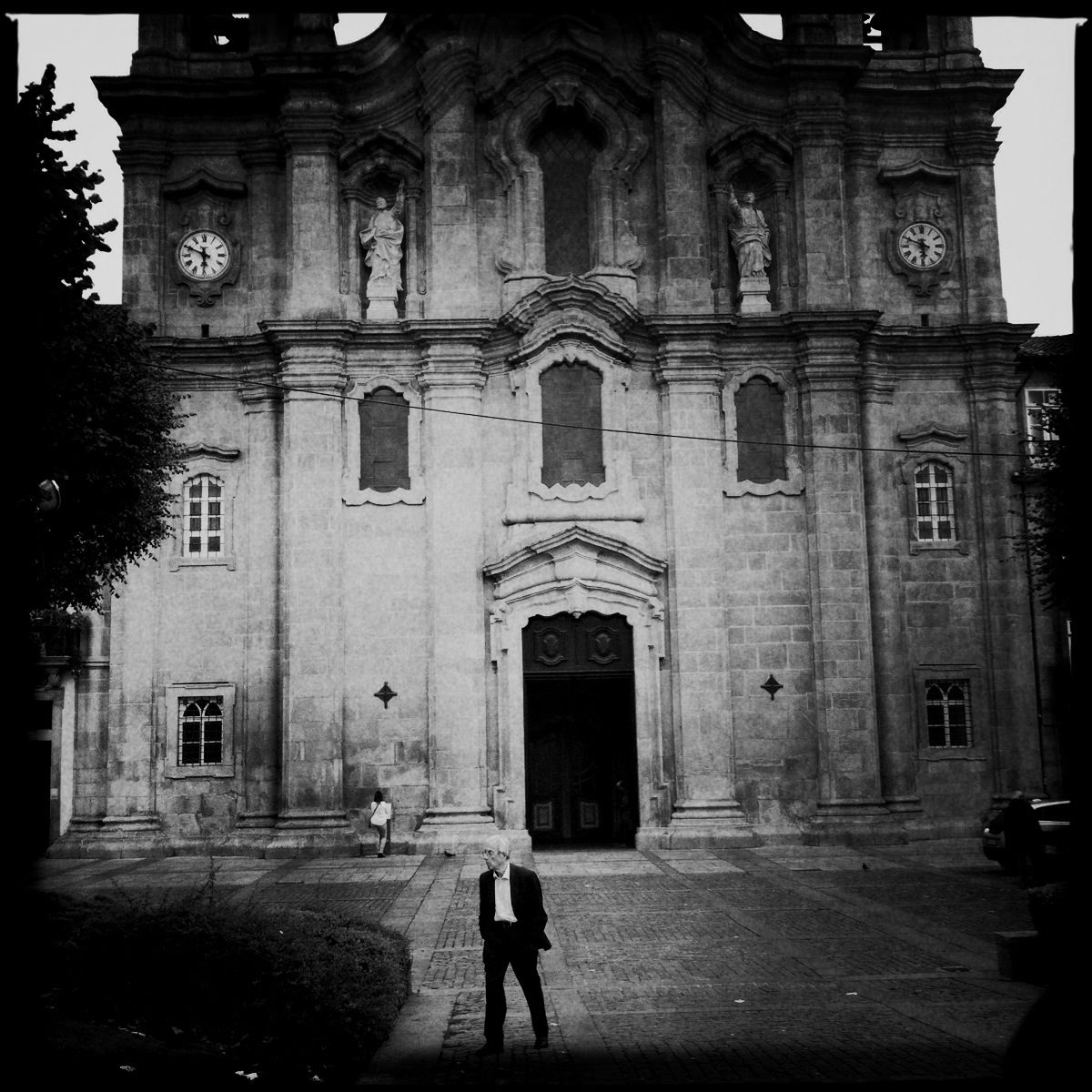 Trotz aller Kirchen und schwarz gekleideter Gestalten: Die Innenstadt von Braga ist komplett ver-w-lant 