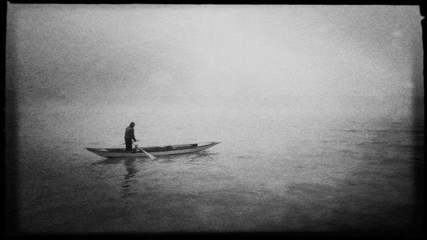 Einsamer Gondoliere im Nebel von Venedig