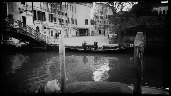 Gondel mit Kapitän in Venedig