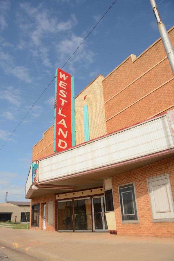 Ein verlassenes Kino ohne Programm an der Route 66 in Erick, Oklahoma