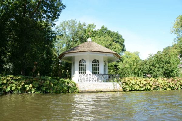 Teehaus eines Landsitzes an der Vecht in den Niederlanden