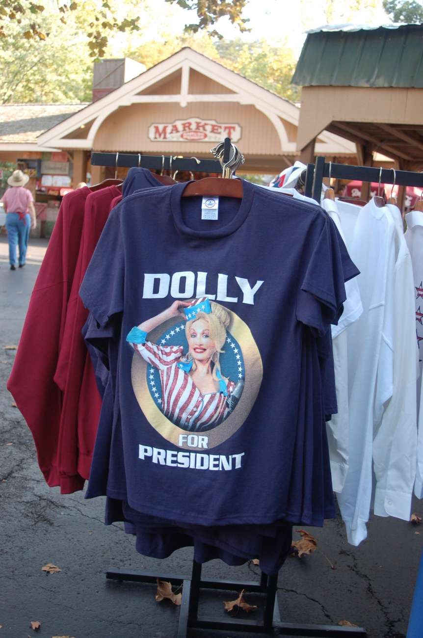 Dolly Parton for president suggeriert ein T-Shirt in Dollywood