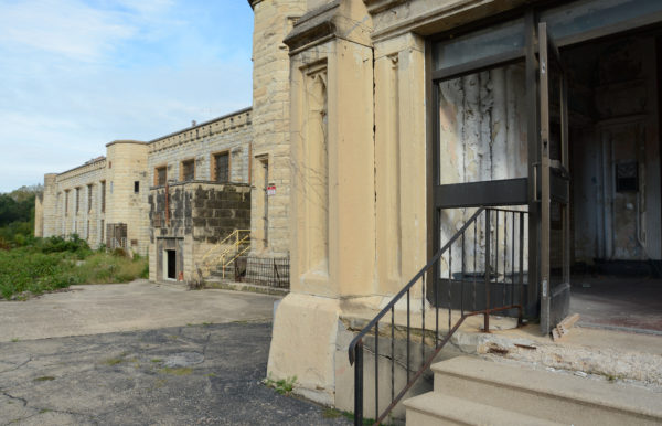 Der Eingang des verfallenen Old Joliet Prison