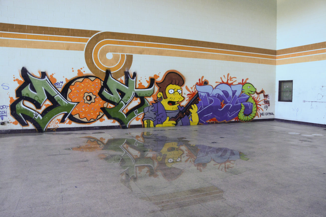 Grafitti im Stil der Simpsons im Gefängnis an der Route 66