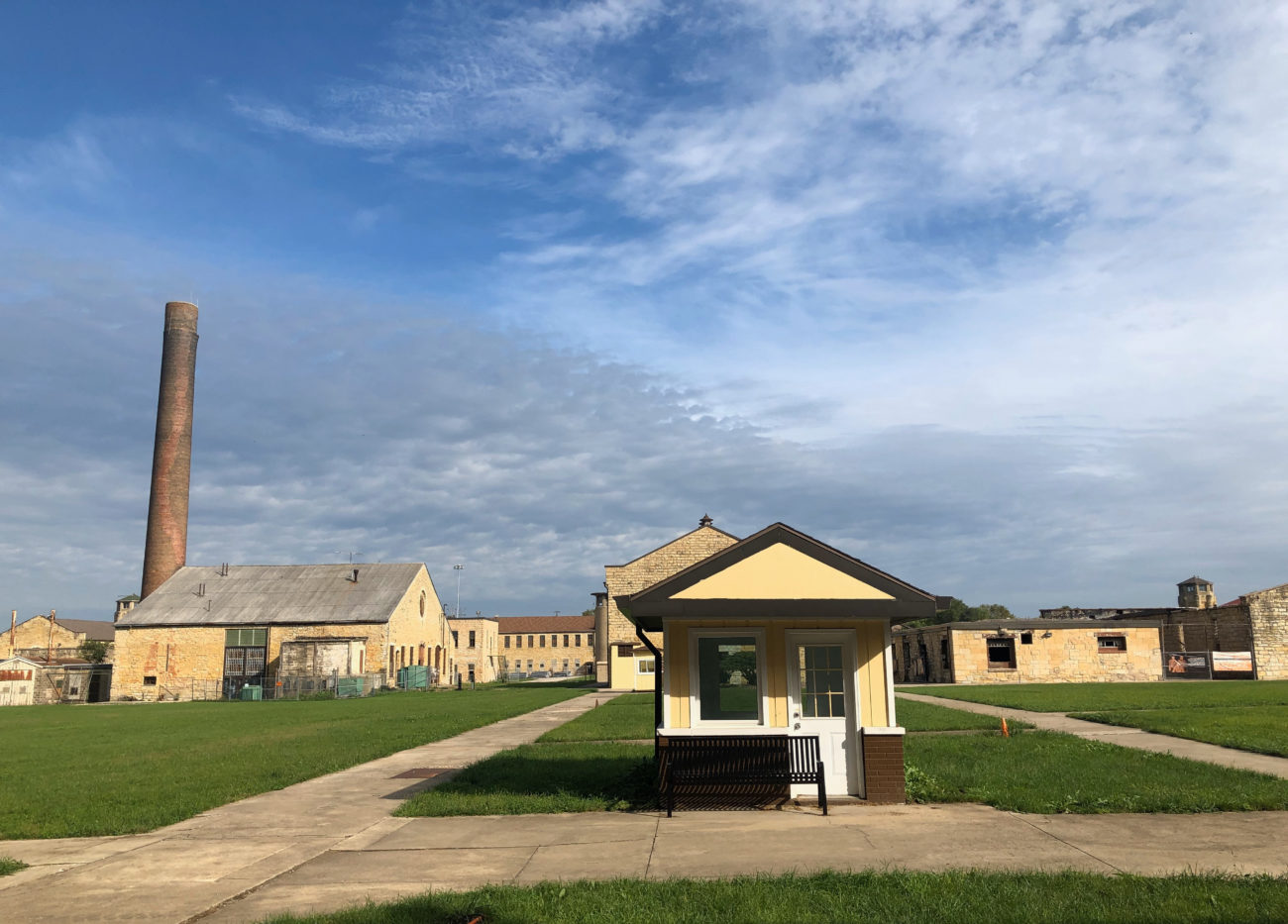 Der Innenhof des Gefängsnisses von Joliet liegt direkt an der Route 66 in Illinois