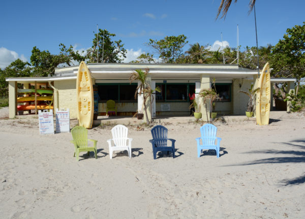 Strandpavillon auf Key Biscayne vor Miami mit Adirondack Chairs