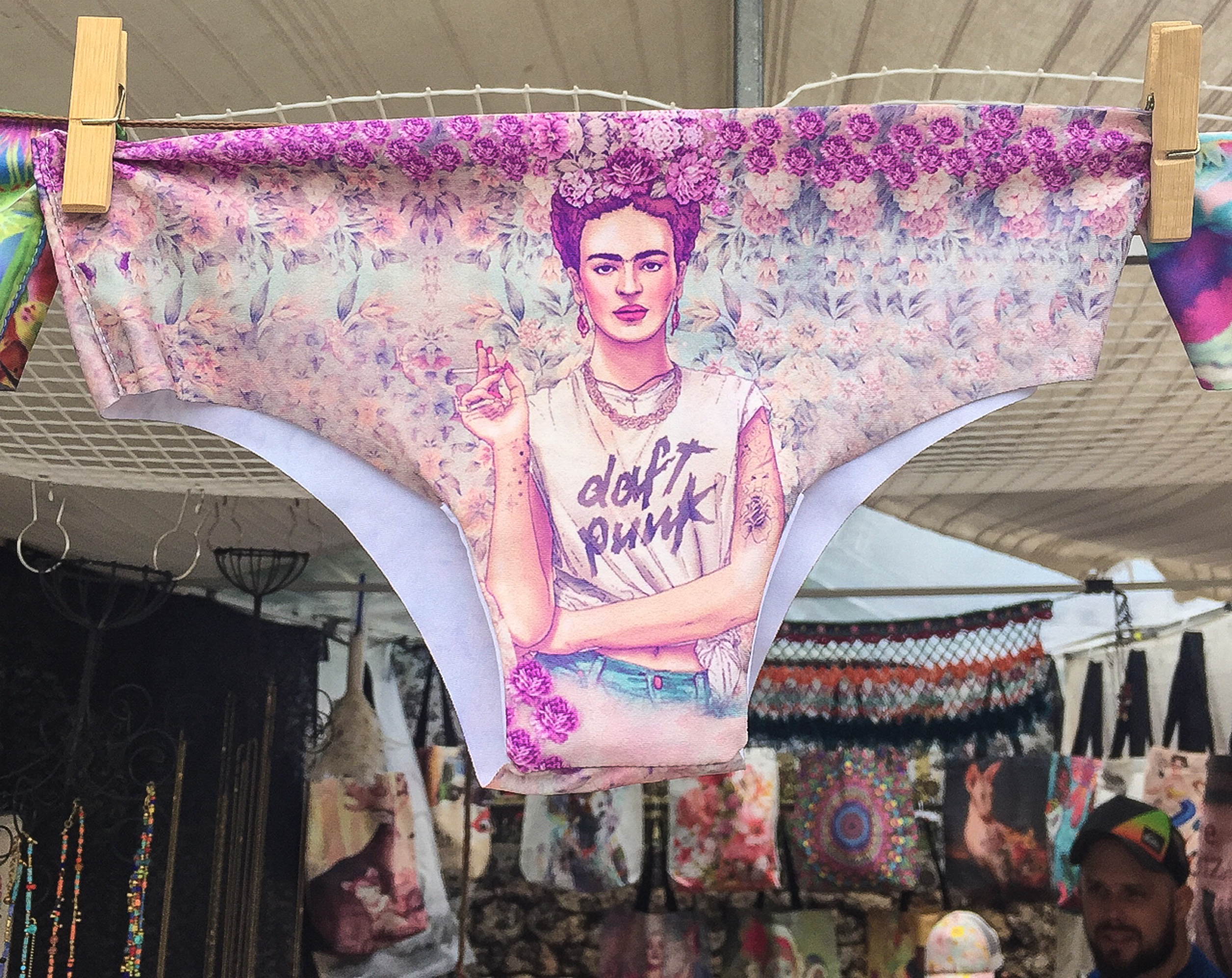 Hippiemarkt Las Dalias auf Ibiza: Wenn Frida Kahlo und Daft Punk zusammen anschaffen gehen.