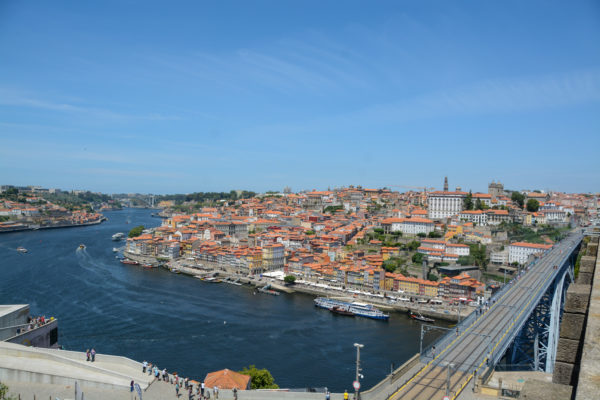 Blick von Kloster auf den Douro, die Altstadt von Porto und die Ponte Dom Luis I.