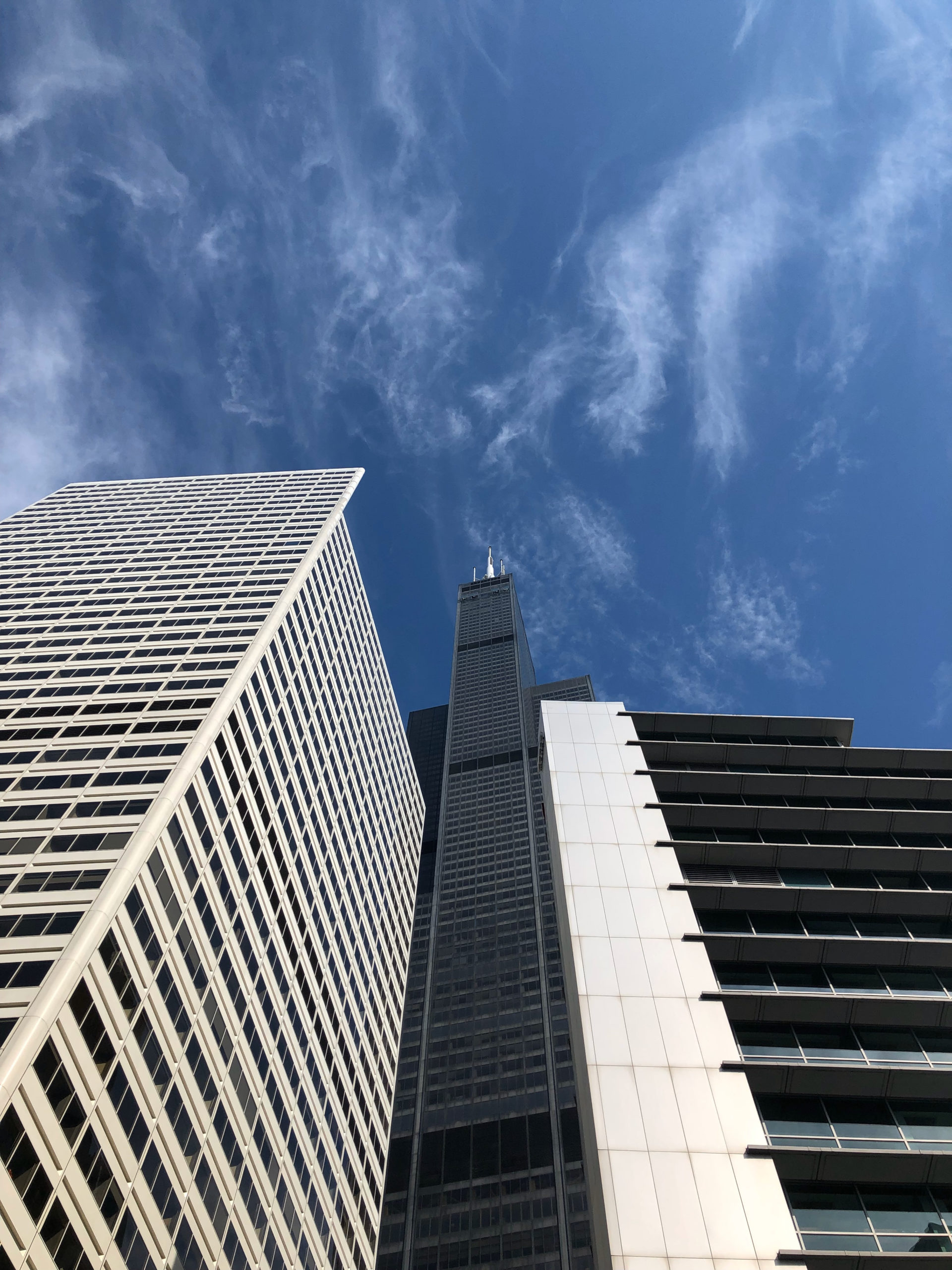 Der Sears Tower ragt fast 500 Meter in den Himmel von Chicago