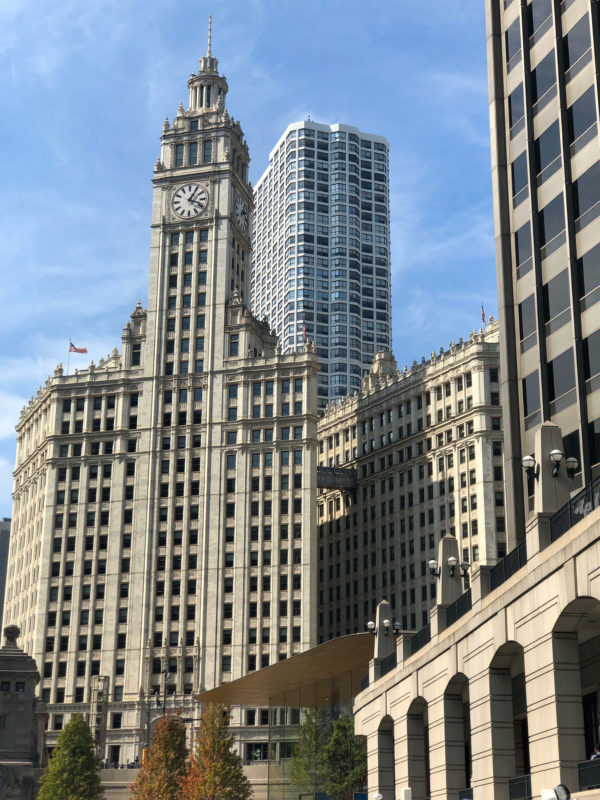 Das formidable Wrigley Building in Chicago gilt als Prototyp der neogotischen Wolkenkratzers