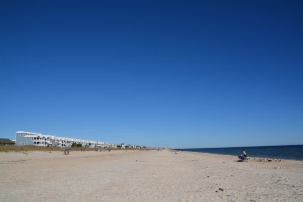 Strand mit Küstenhäusern in der Nähe von Apalachicola