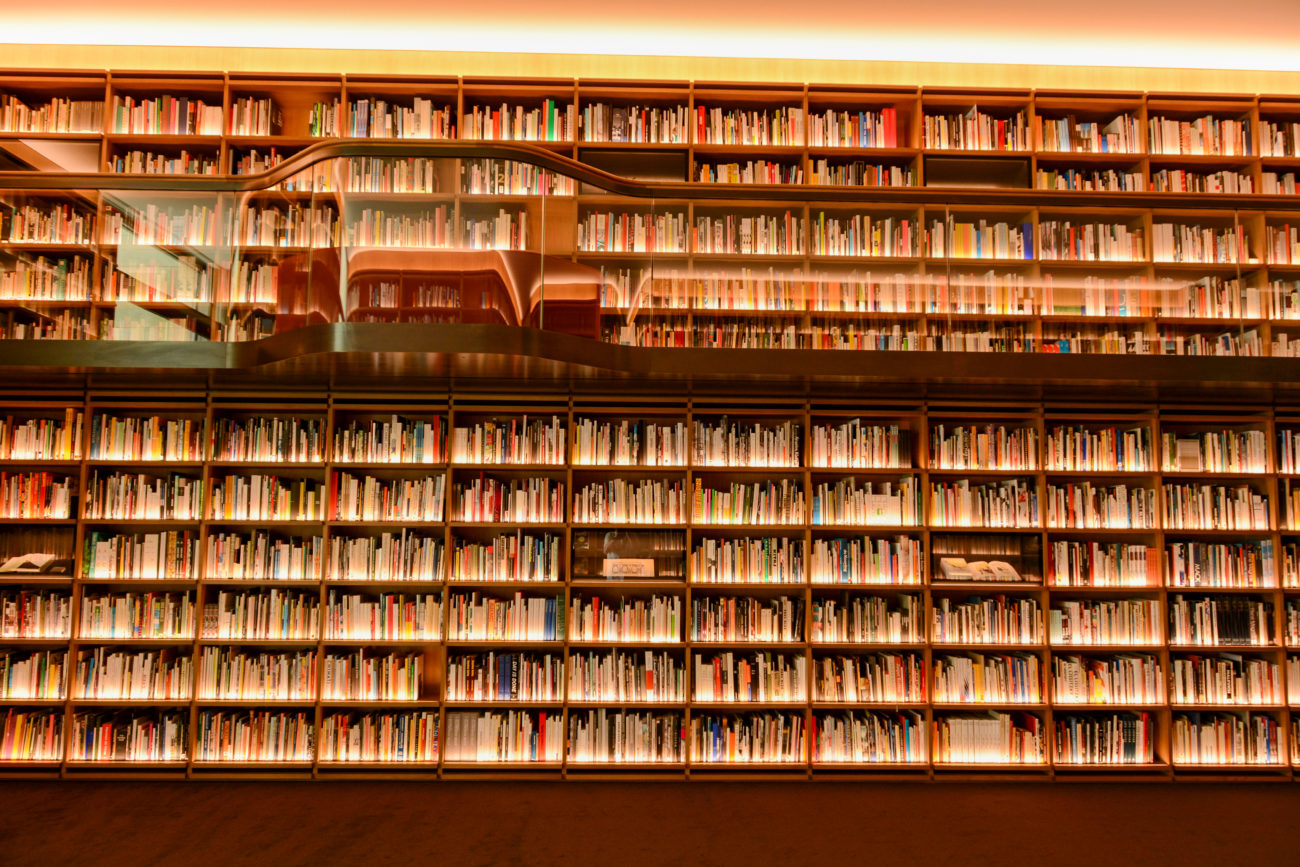 Die Bibliotheek des Museums Voorlinden von Architekt Dirk Jan Postels.