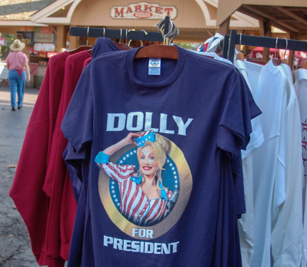 Dolly for President, T-Shirt in Dollywood