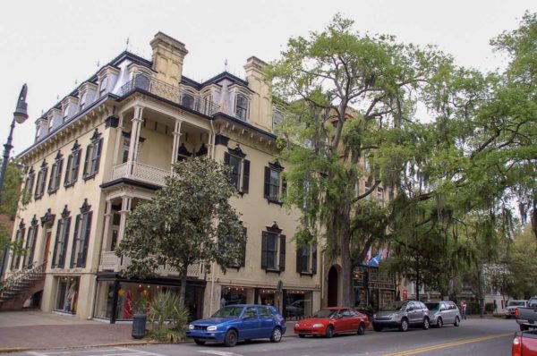 Savannah ist derweil bekannt für sein historisches Stadtbild mit unter anderem historischen Villen