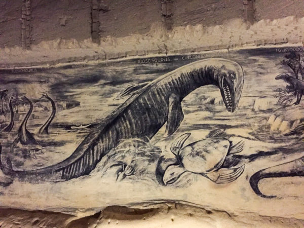 Dinosaurier Malereien in den Höhlen am Sint Pietersberg in Maastricht