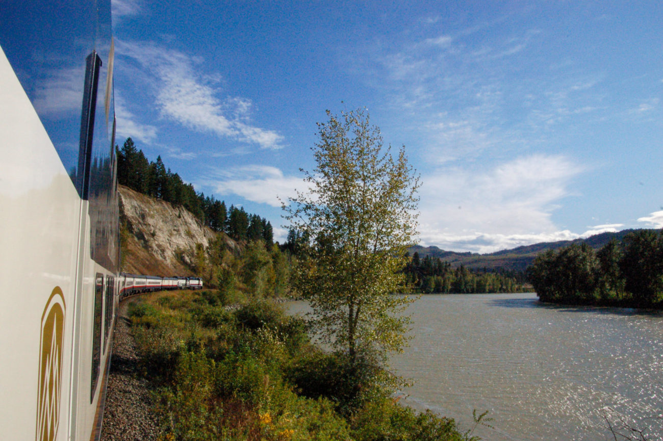 Der Zug durch die die kanadische Landschaft auf dem Weg nach Kamloops