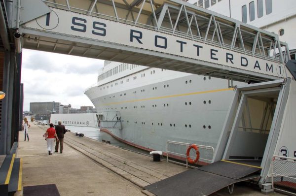 Der Eingangs des Ozeanriesens SS Rotterdam