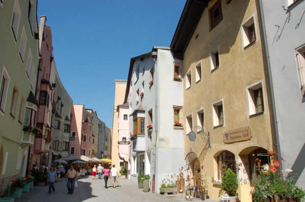 Die Fußgängerzone von Rattenberg in Tirol
