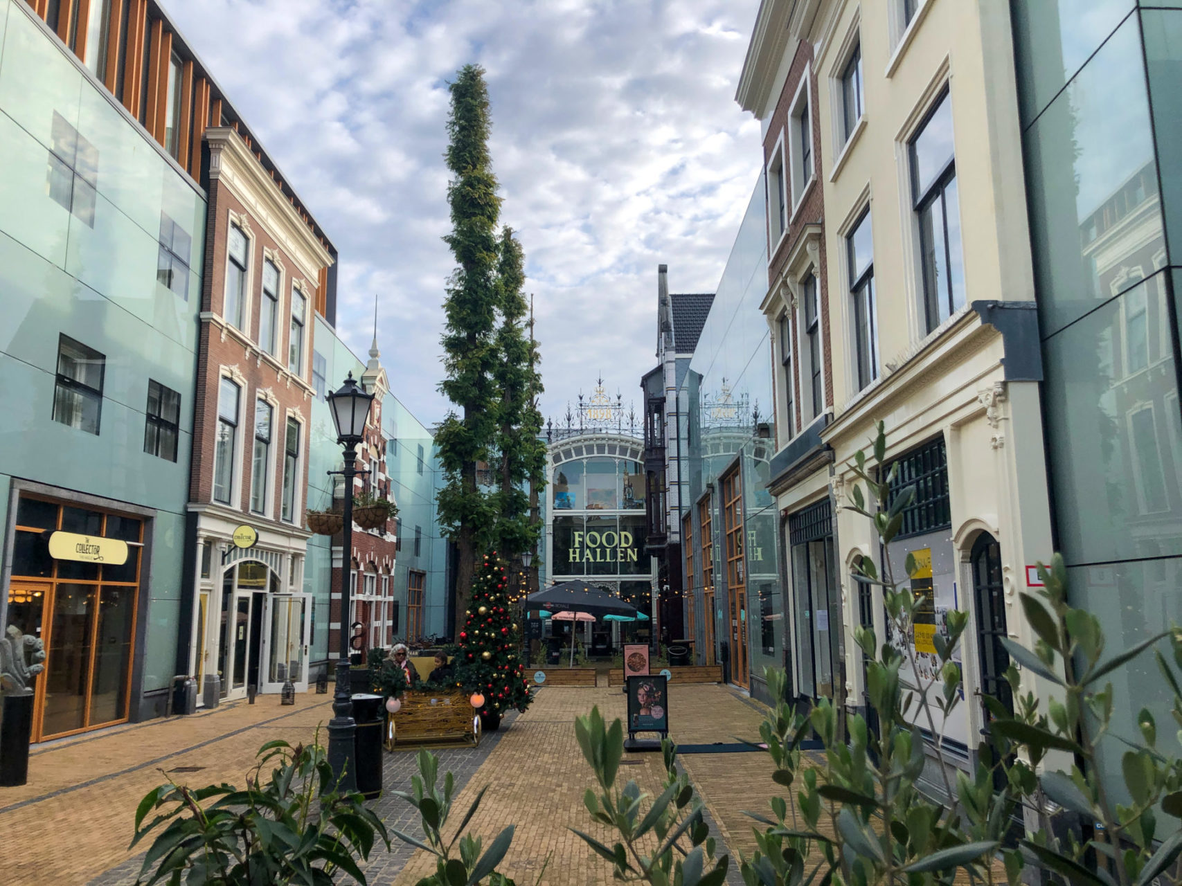 Shopping in Den Haag und Innenhöfe lassen sich im Haagse Blug miteinander verbinden