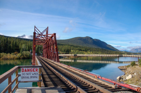 Eisenbahnbrücke in Carcross Desert mit Anschluss nach Alaska