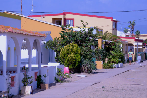 Die Hauptstraße auf der Ilha da Culatra