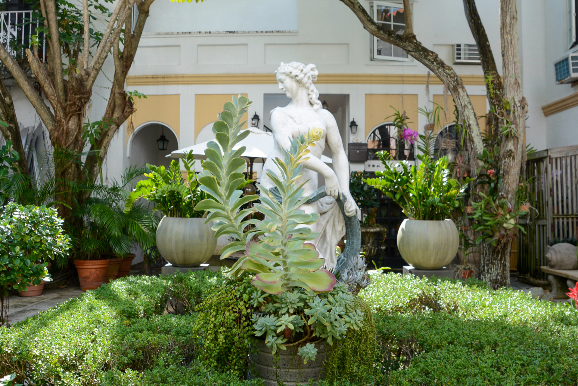 Statue an der Worth Avenue im Mediterranean Revival Style