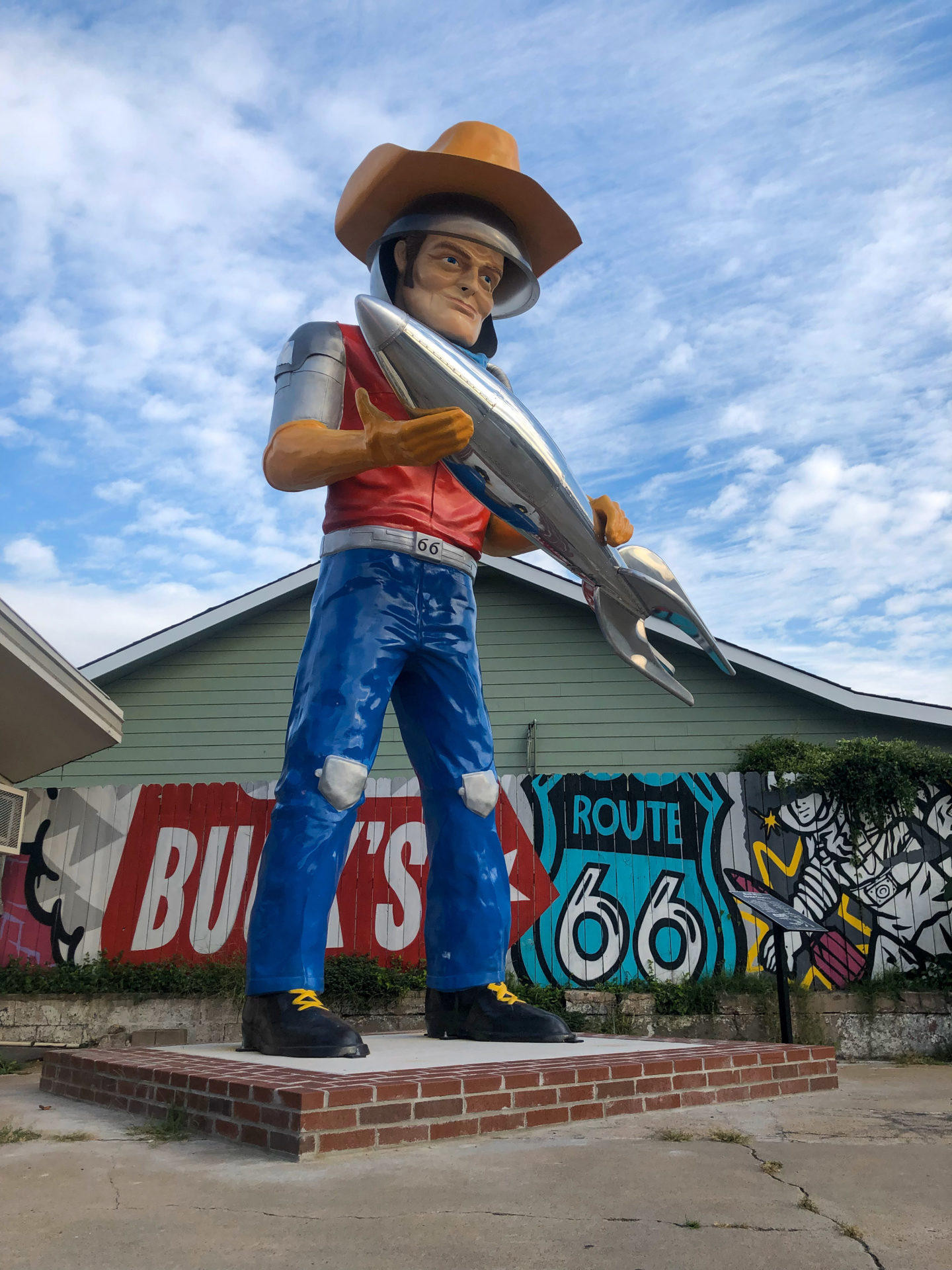 Der Atomic Cowboy an der Route 66 in Tulsa