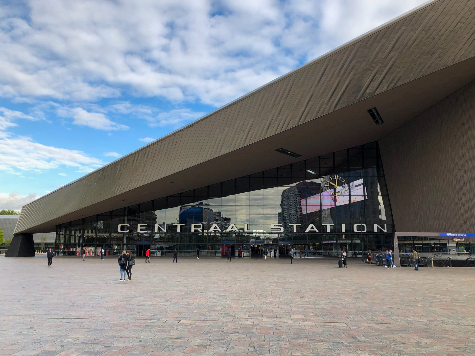 Der neue Bahnhof Centraal Station in Rotterdam