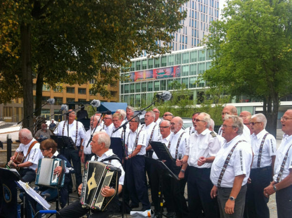 Das alter Rotterdam: ein Shanty-Chor bei den Welthafentagen