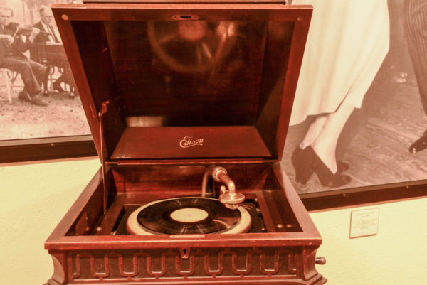 Phonograph von Thomas Edison in Frot Myers