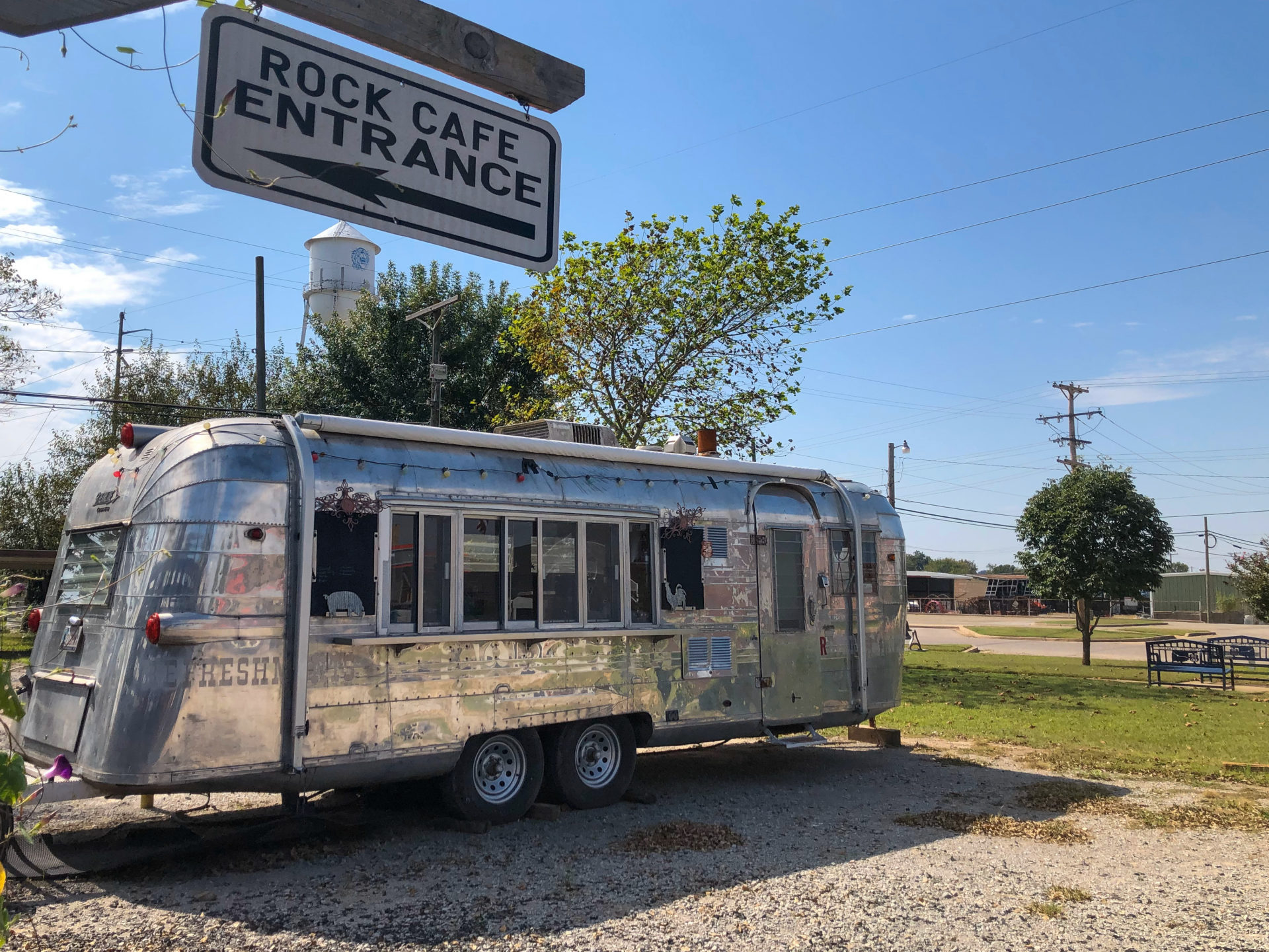 Airstream Wohnwagen vor dem Rock Cafe in Oklahoma an der Route 66