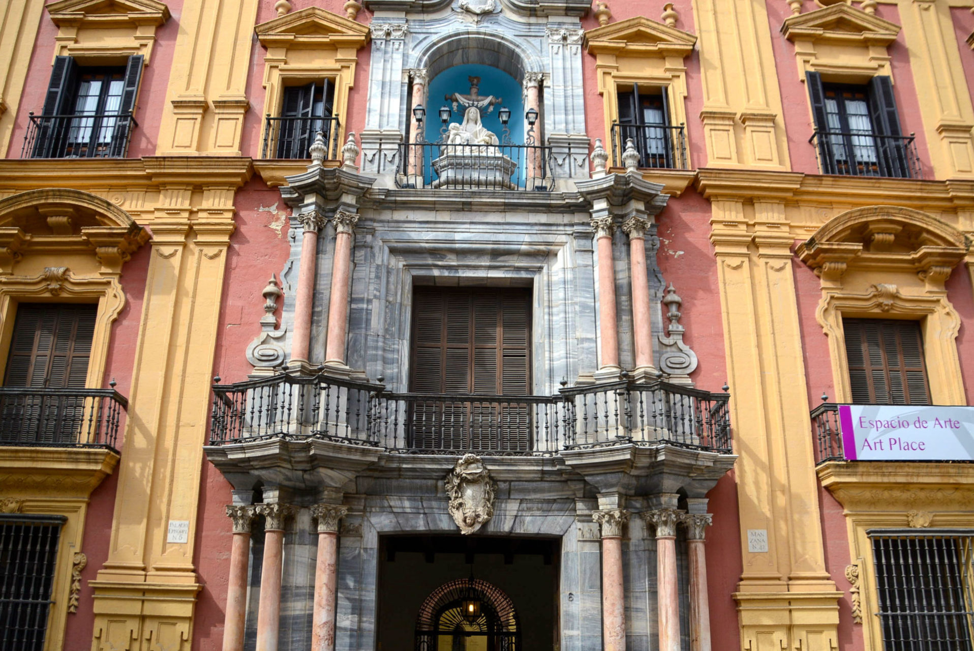 Neorenaissance Häuserfassade in Málaga in Andalusien