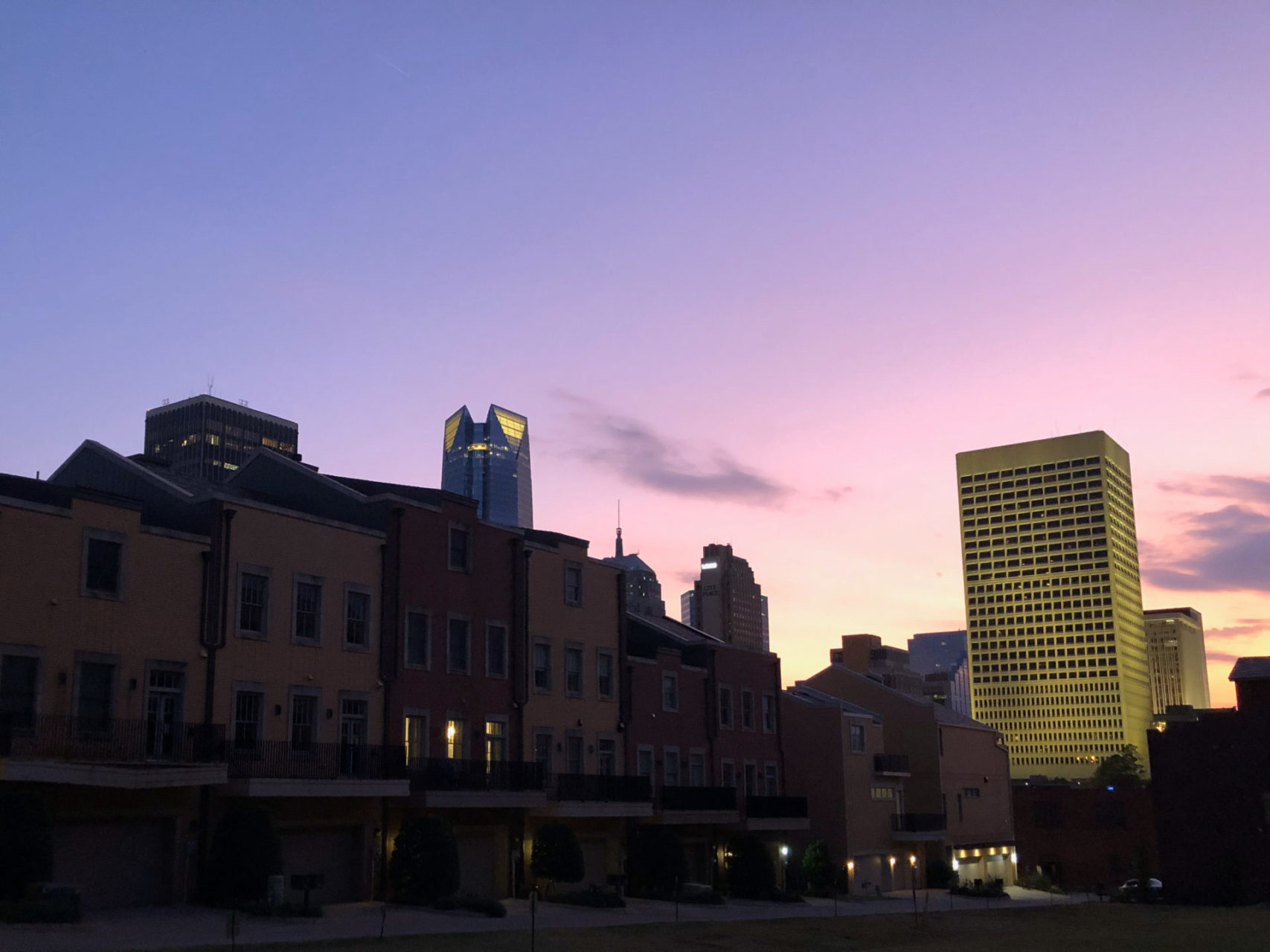 Skyline von Oklahoma City während des Sonnenuntergangs