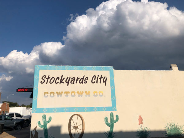 Bedrohliche Wolken über den Stockyards, ein Must-see an der Route 66