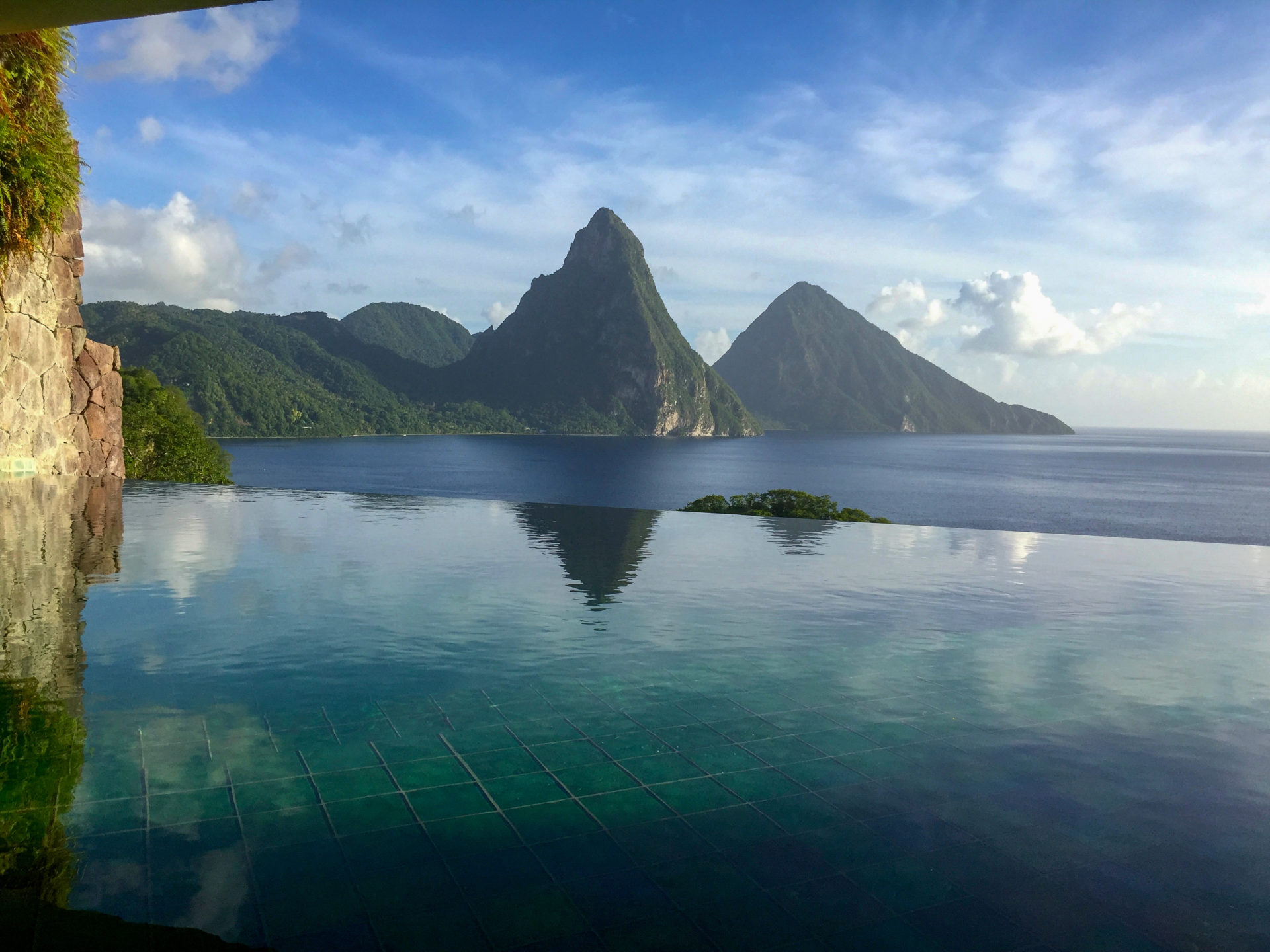 Infinity Pool im Hotel Jade Mountain mit Blick auf die Pitons von Saint Lucia