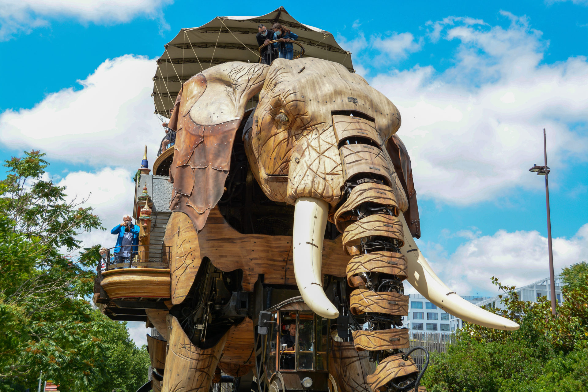 Der Elefant marschiert auf der Iles des Machines in Nantes