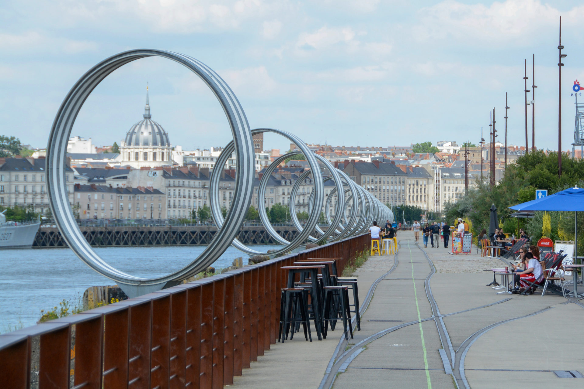 Die Installation mit Ringen am Quai gehört zu den Highlights von Nantes