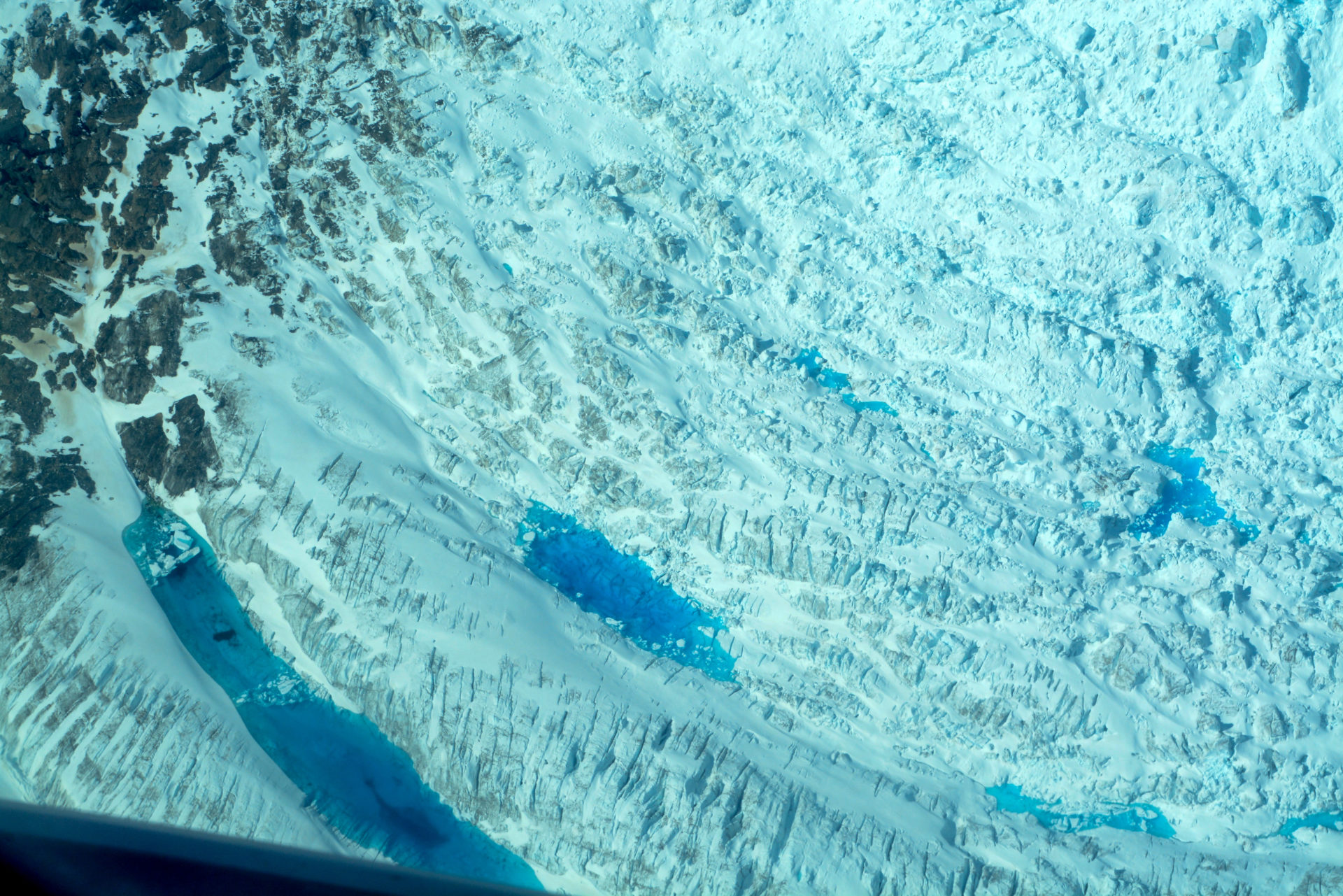 Gletscherseen beim Rundflug über den Denali in Alaska