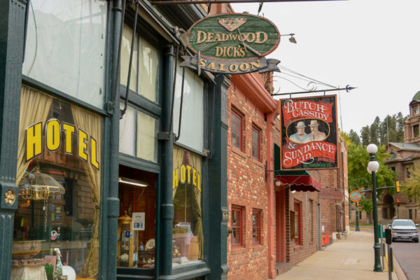 Straßenbild in Deadwood mit Deadwood Dick's Saloon