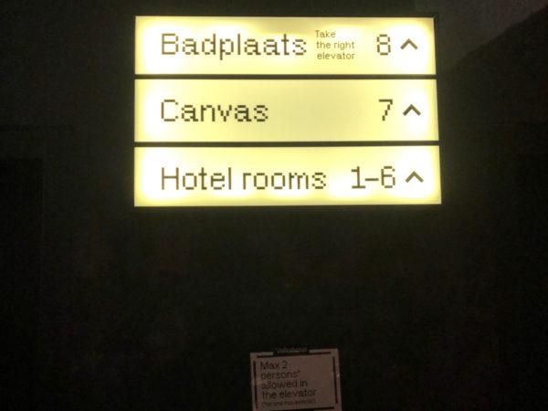 Display in der Lobby des Hotels, Volkshotel, Amsterdam
