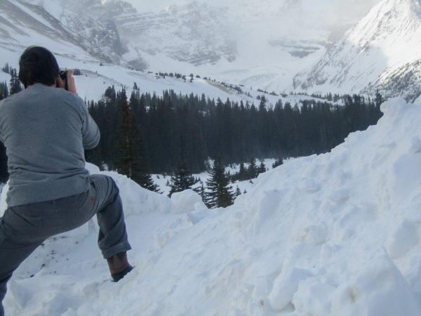 Fotograf nimmt Schneelandschaft in den kanadischen Rocky Mountains ins Visier