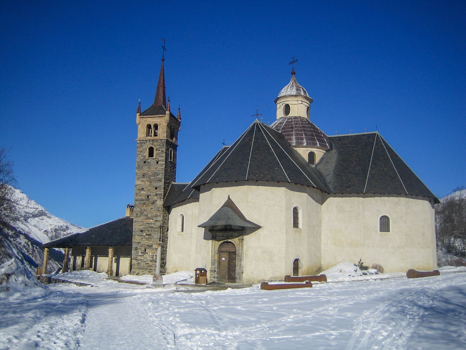 Die Kirche von Saint-Martin-de-Belleville in den Trois Vallées in Frankreich