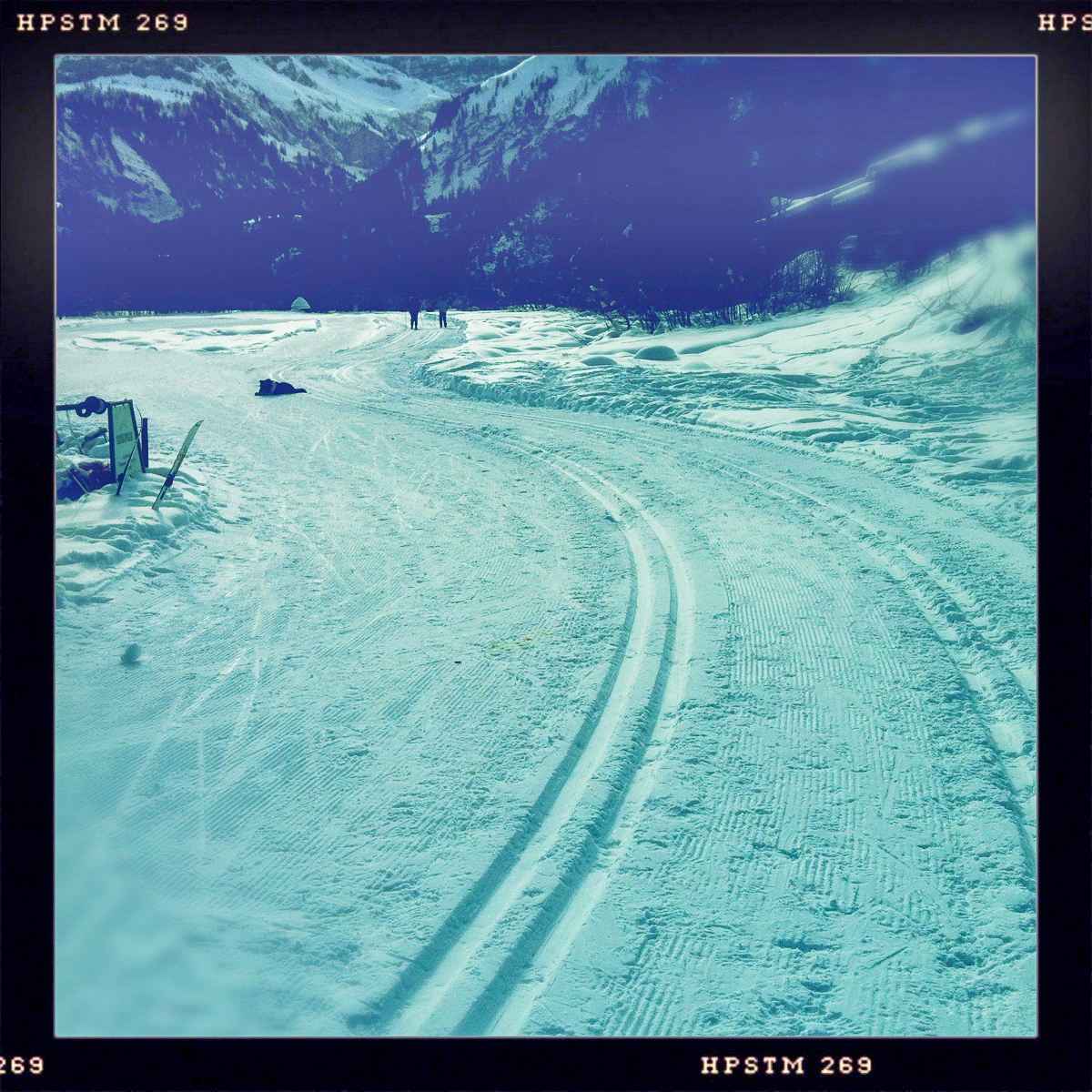 Loipen im Wintersportgebiet von Gstaad im Berner Oberland in der Schweiz
