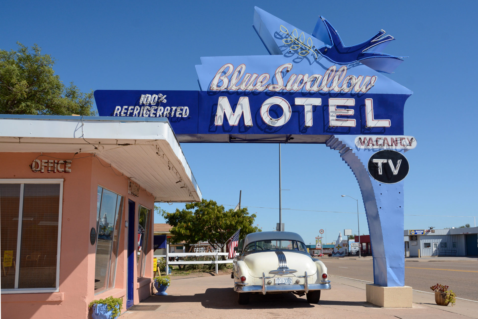 Die Einfahrt zum Blue Swallow Motel in Tucumcari von hinten