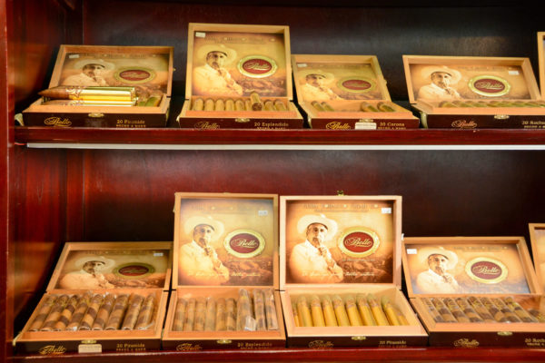Zigarrendosen in der Cuba Tobacco Cigar Factory in Little Havana